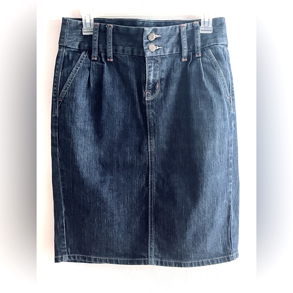Banana Republic- Vintage denim pencil skirt, form-fitting and flattering!
